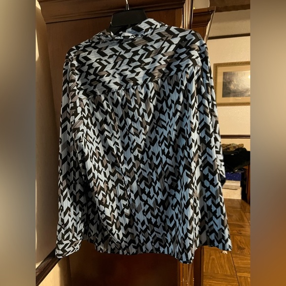 cute and comfy blouse - Picture 2 of 2